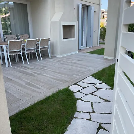 Le Village Tropezien Апартаменты Лидо-ди-Езоло