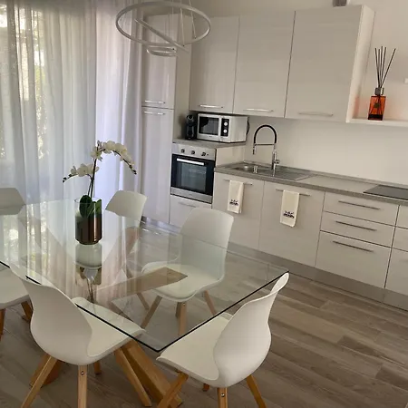 Le Village Tropezien Апартаменты Лидо-ди-Езоло