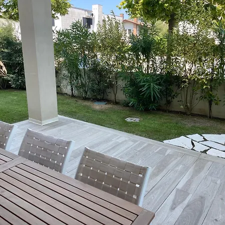 Апартаменты Le Village Tropezien Лидо-ди-Езоло