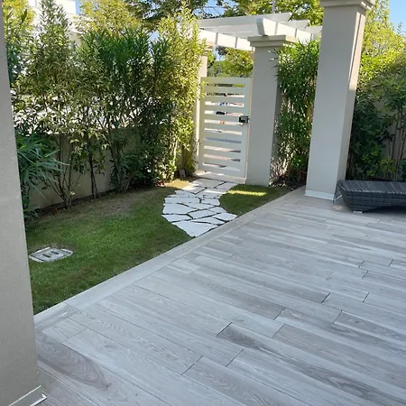 Le Village Tropezien * Лидо-ди-Езоло