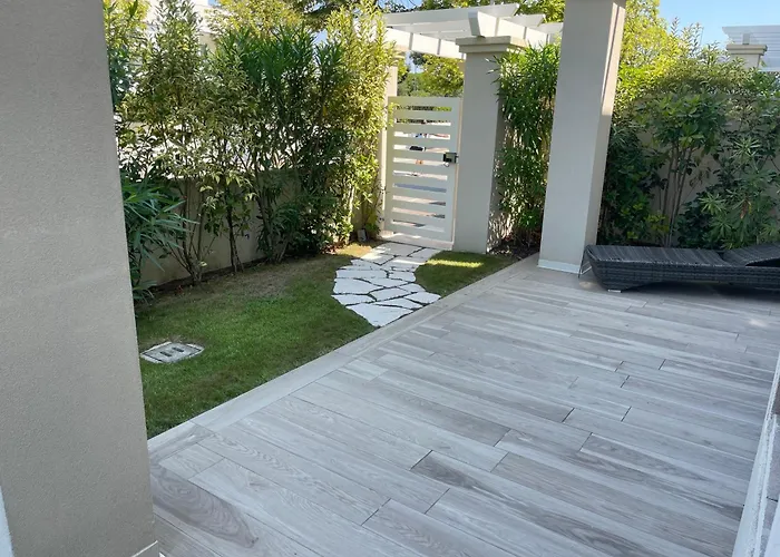 Le Village Tropezien * 리도 디 예솔로